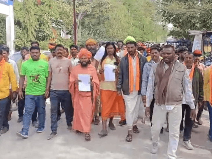 Hindu Community Protests Against Illegal Religious Conversions in Sardarpur | सरदारपुर में अवैध धर्मांतरण के खिलाफ हिंदू समाज की रैली – Dhar News